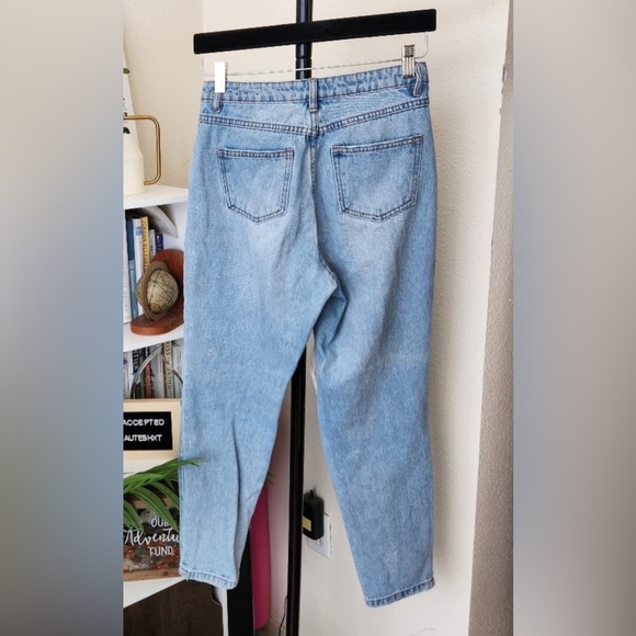 Misguided Riot High Rise Mom Jeans - Picture 2 of 2